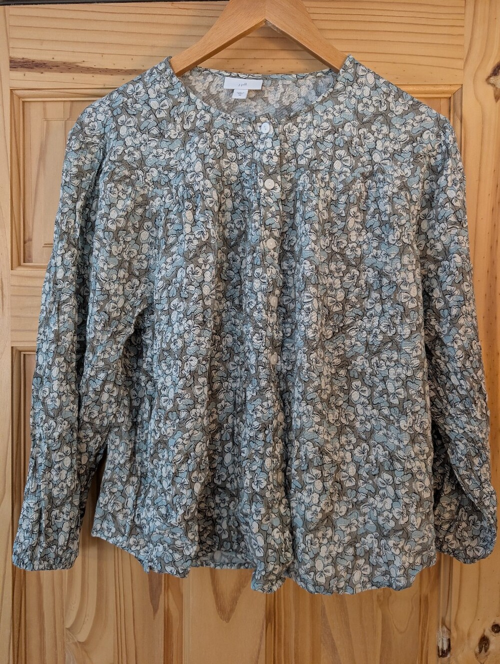 J. Jill Floral Button-Front Blouse in Sage, Cream, Light Blue 3/4 SleevesSize XS